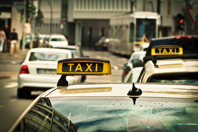 Taxis in Deutschland in der Farbe Hellelfenbein