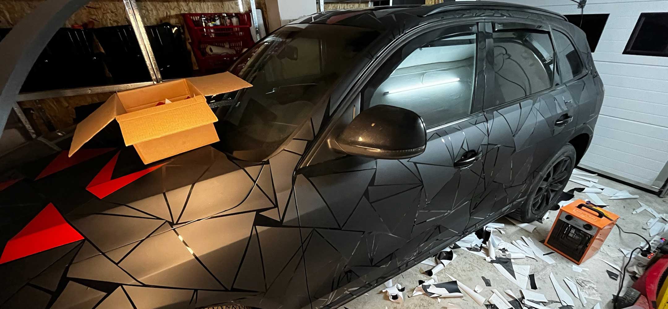 Car-Wrapping Autofolie schwarz glänzend günstig nach Maß bestellen